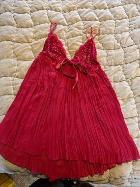 Women’s burgundy Lace & Pleated Chemise Nightdress